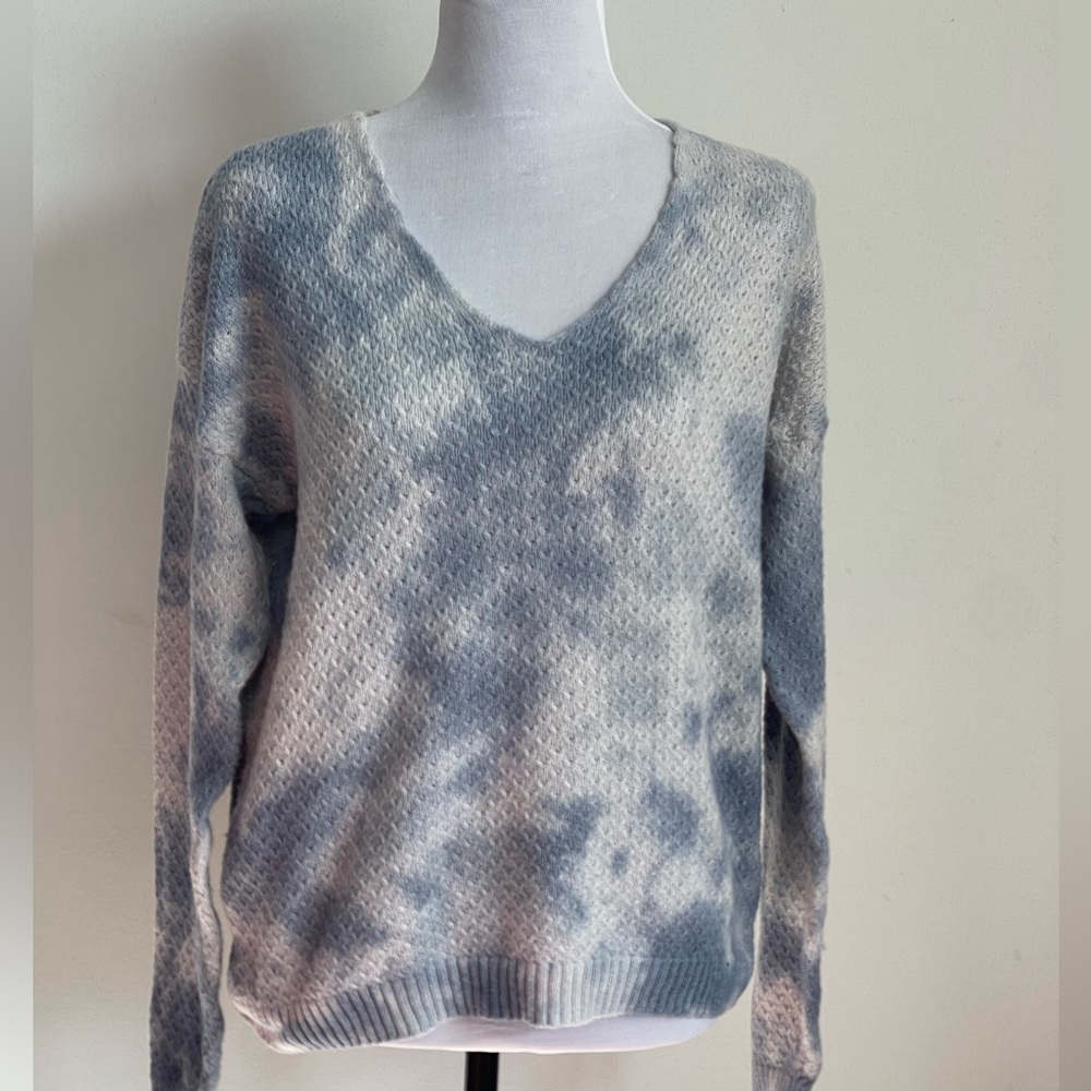 Knox Rose Blue and White V-Neck Sweater